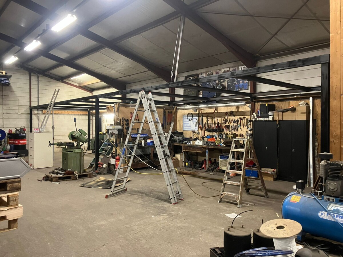 Etage maken in loods